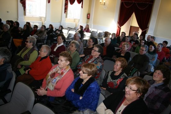 El Día Internacional del Voluntariado reunió en Castropol a medio centenar de personas